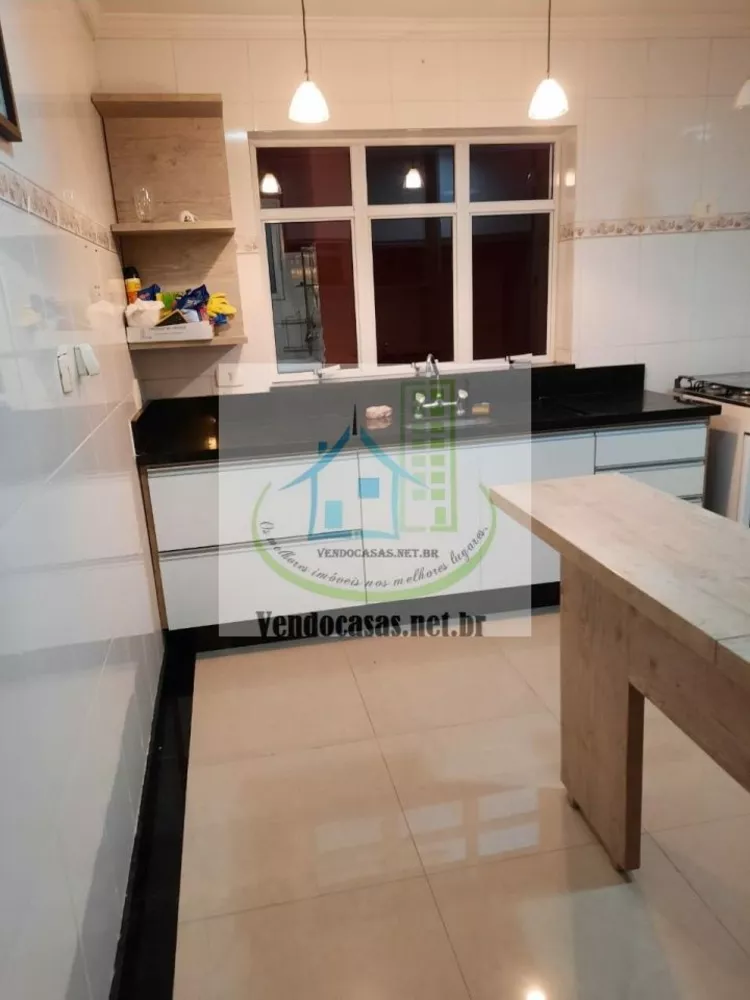 Casa à venda com 2 quartos, 100m² - Foto 4