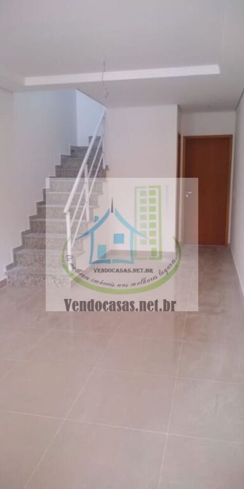 Casa à venda com 3 quartos, 101m² - Foto 1