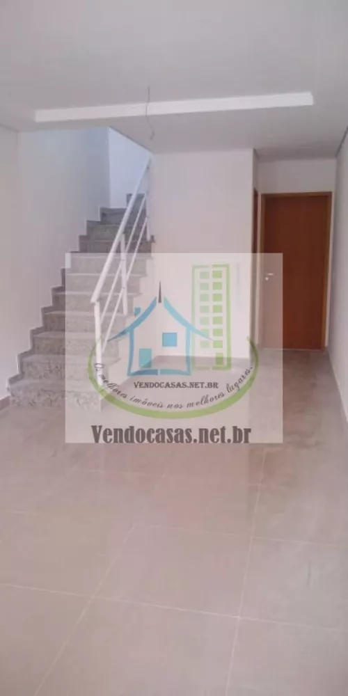 Casa à venda com 3 quartos, 101m² - Foto 2