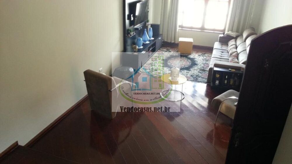 Casa à venda com 3 quartos, 220m² - Foto 2