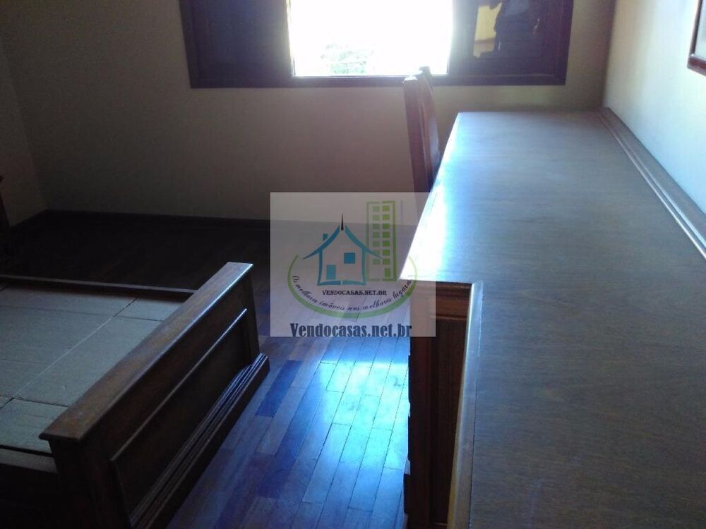 Casa, 4 quartos, 231 m² - Foto 1