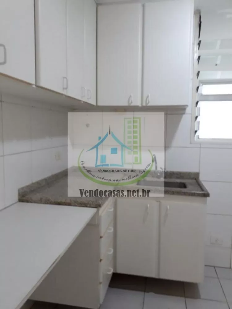 Apartamento à venda com 3 quartos, 74m² - Foto 2