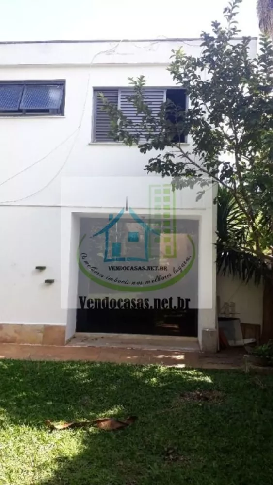 Casa à venda e aluguel com 3 quartos, 200m² - Foto 1