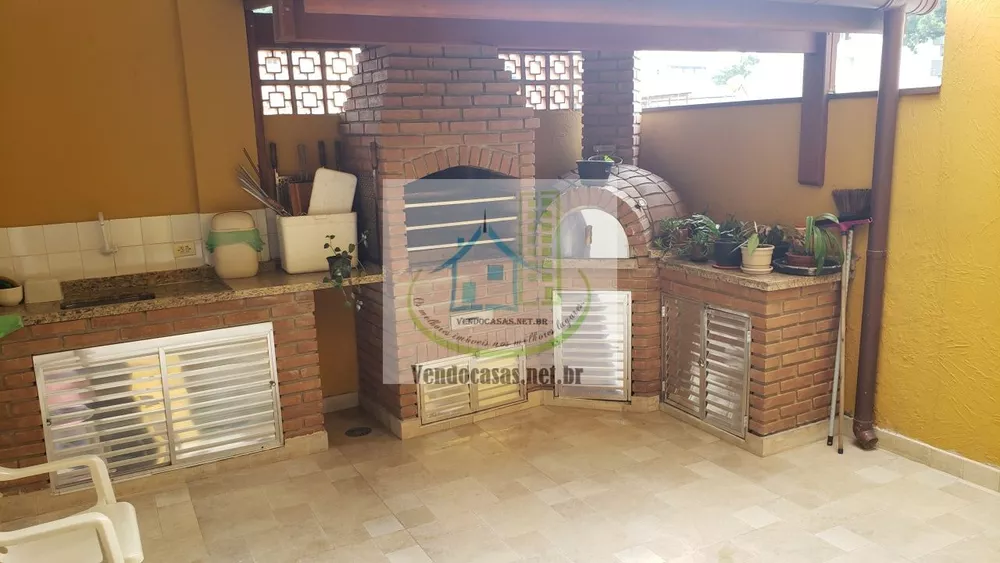 Casa à venda com 3 quartos, 189m² - Foto 1