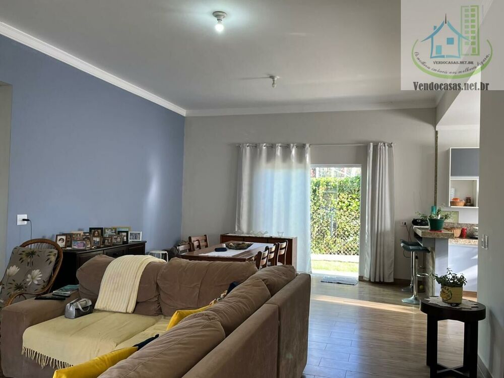 Casa de Condomínio à venda com 3 quartos, 225m² - Foto 1