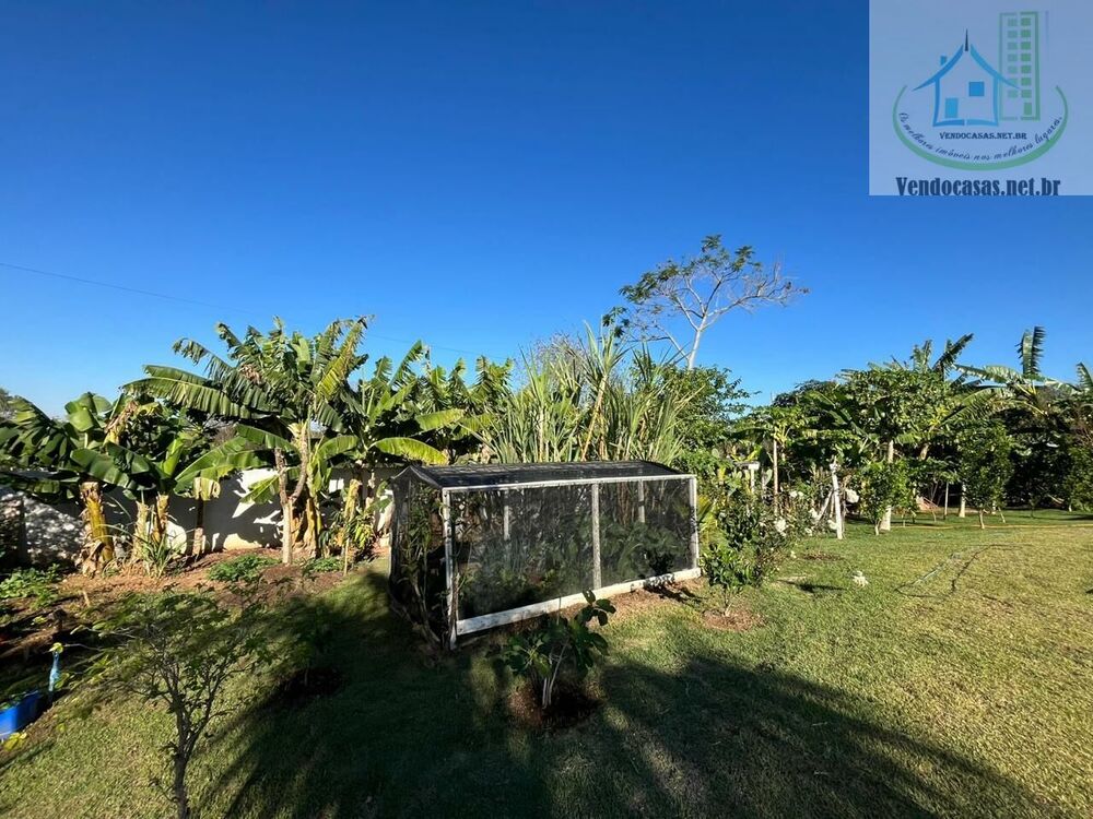 Casa de Condomínio à venda com 3 quartos, 225m² - Foto 2