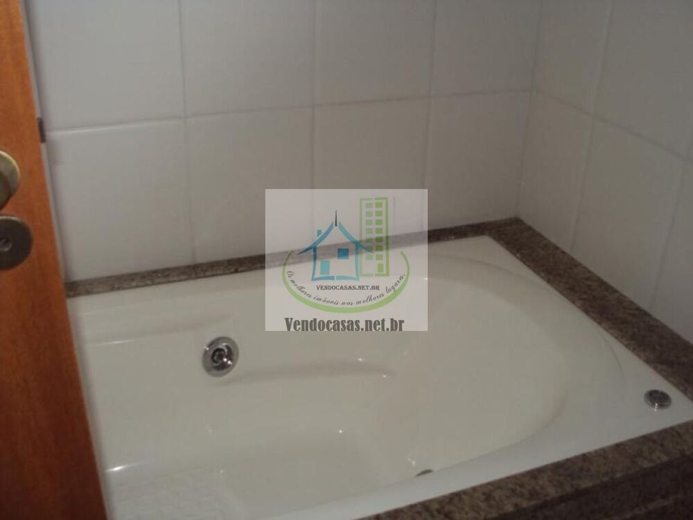 Casa à venda com 4 quartos, 195m² - Foto 1