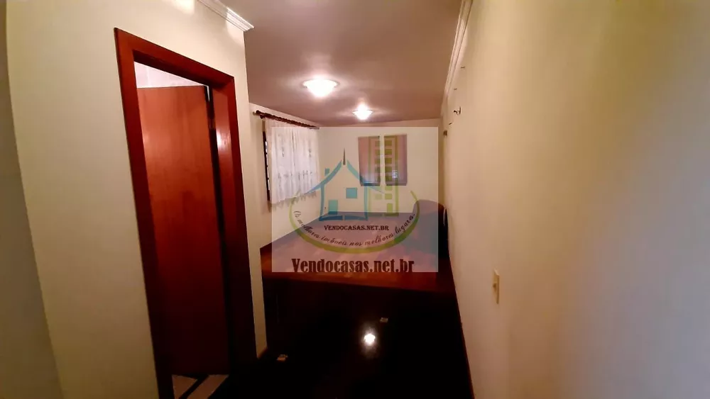 Casa à venda com 3 quartos, 230m² - Foto 1