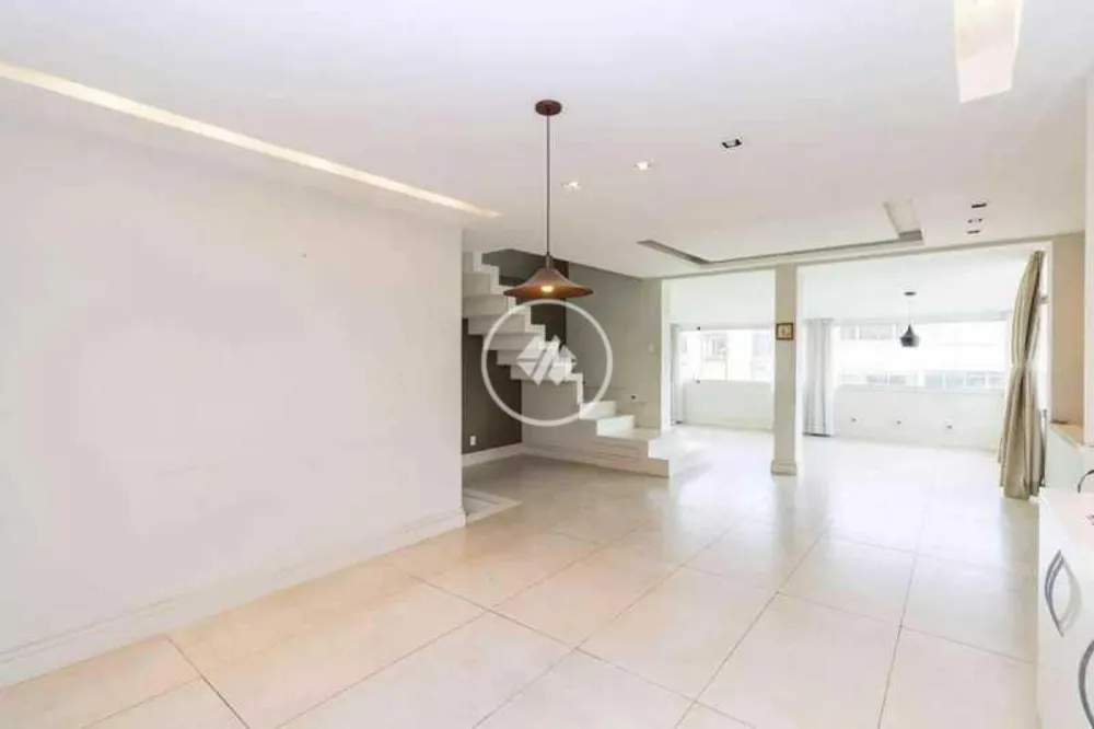 Cobertura, 3 quartos, 205 m² - Foto 2