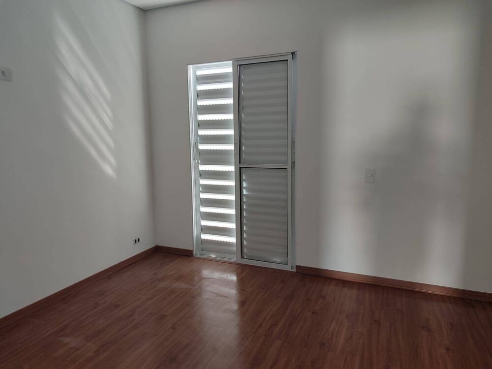 Casa à venda com 2 quartos, 108m² - Foto 2