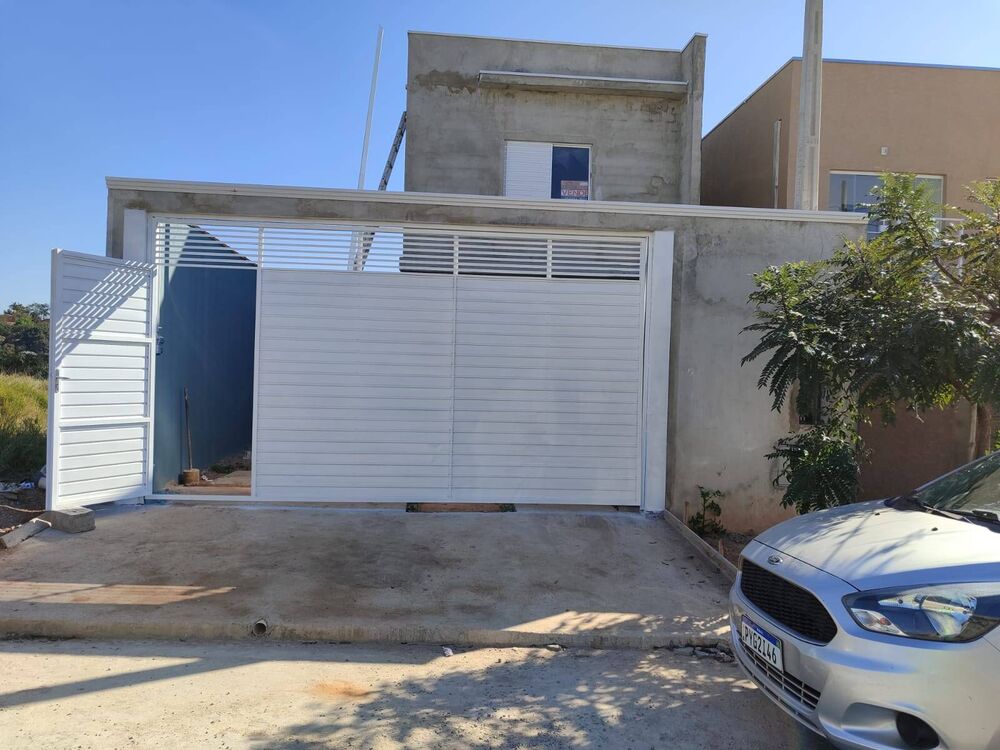 Casa à venda com 2 quartos, 108m² - Foto 1