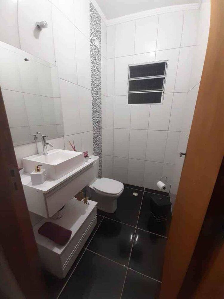 Casa à venda com 2 quartos, 66m² - Foto 1