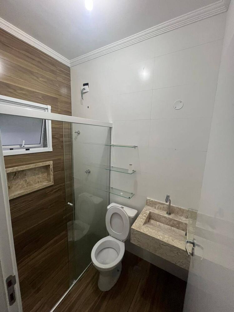 Casa à venda com 2 quartos, 70m² - Foto 4