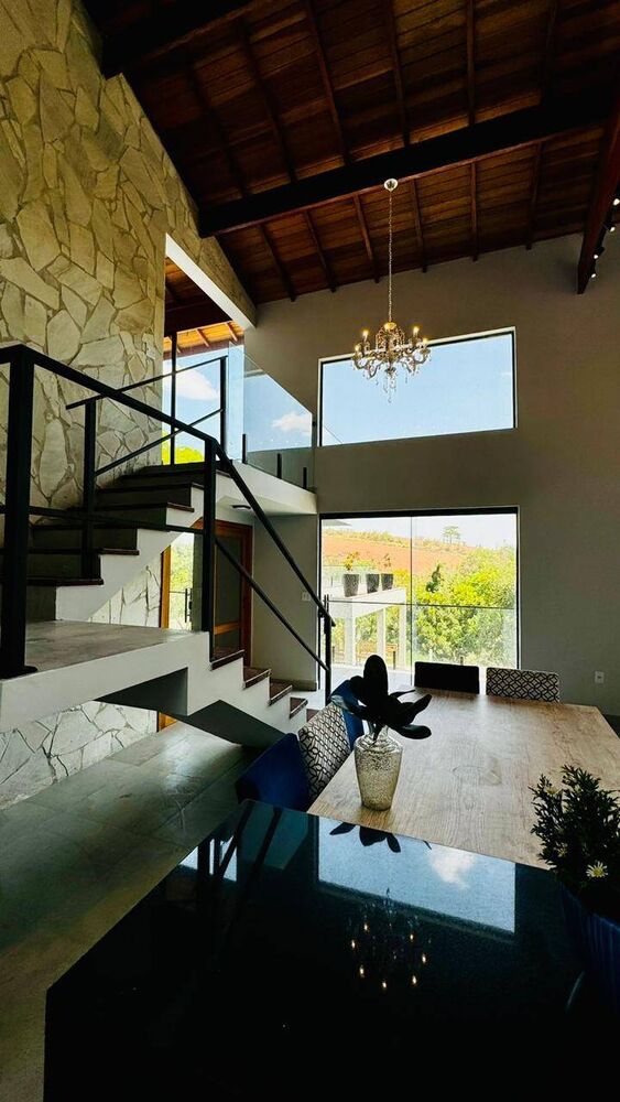 Chácara à venda com 4 quartos, 300m² - Foto 1