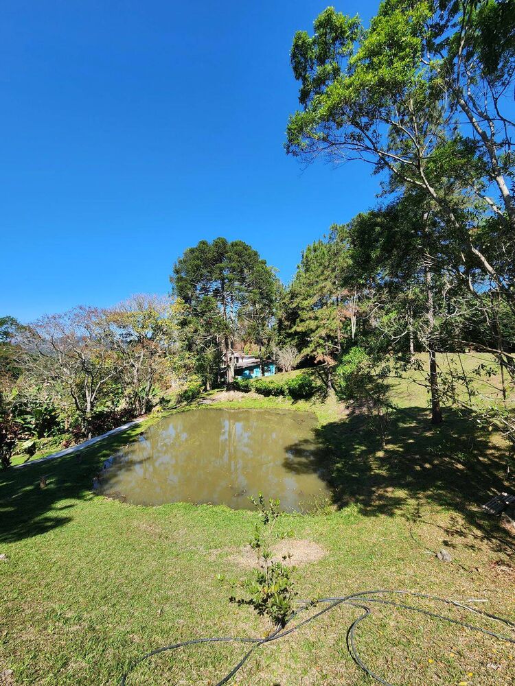 Casa à venda com 6 quartos, 42m² - Foto 1