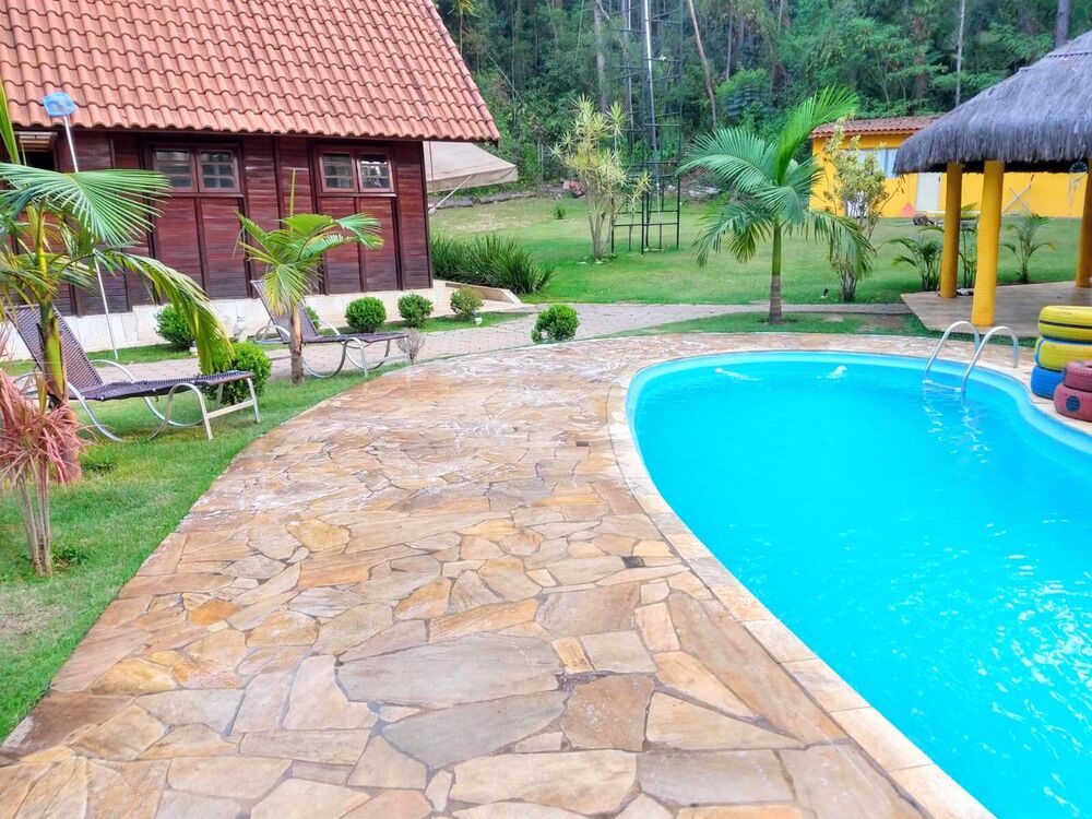 Casa à venda com 3 quartos, 1500m² - Foto 1