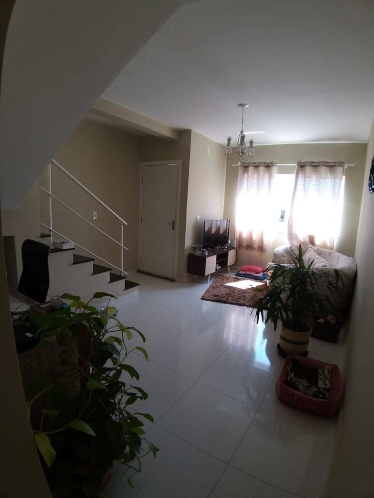 Casa à venda com 3 quartos, 100m² - Foto 1
