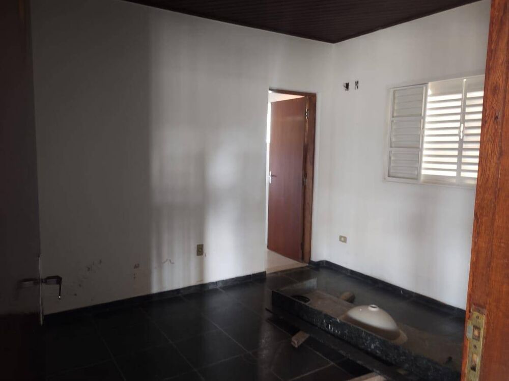 Chácara à venda com 4 quartos, 350m² - Foto 13