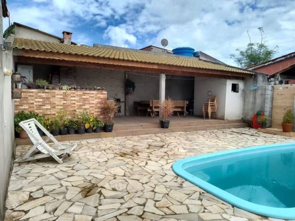 Casa à venda com 3 quartos, 100m² - Foto 1