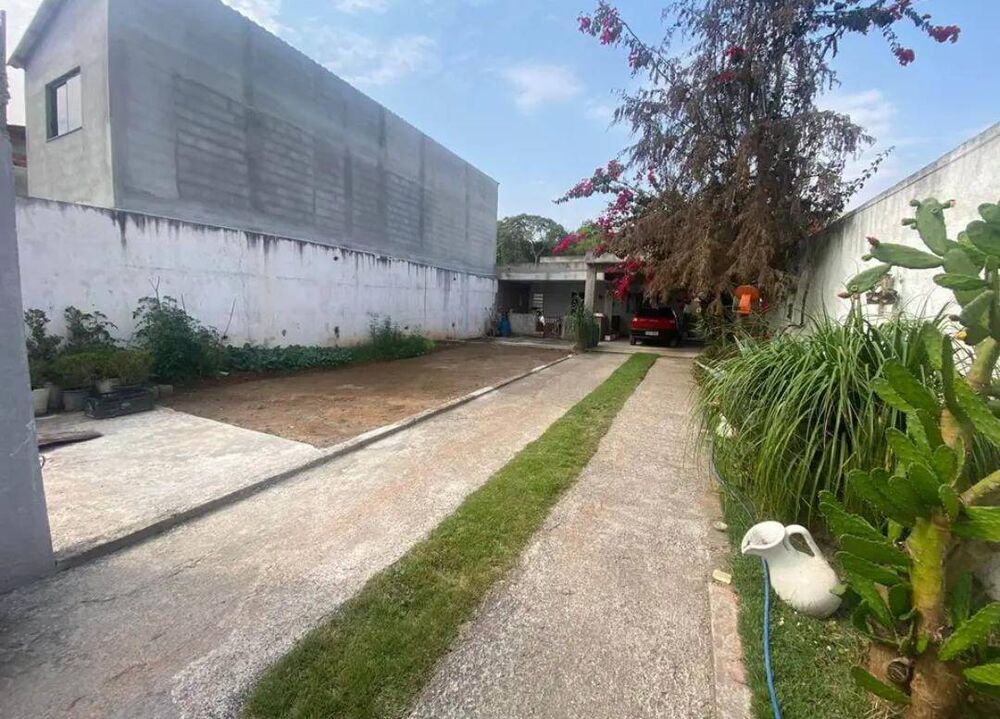 Chácara à venda com 3 quartos, 200m² - Foto 1