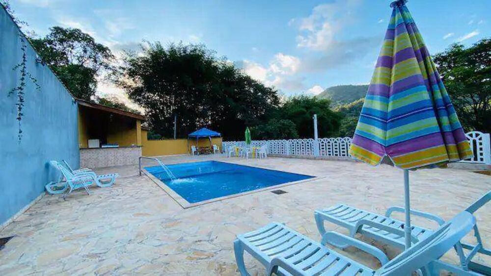 Chácara à venda com 4 quartos, 1500m² - Foto 1