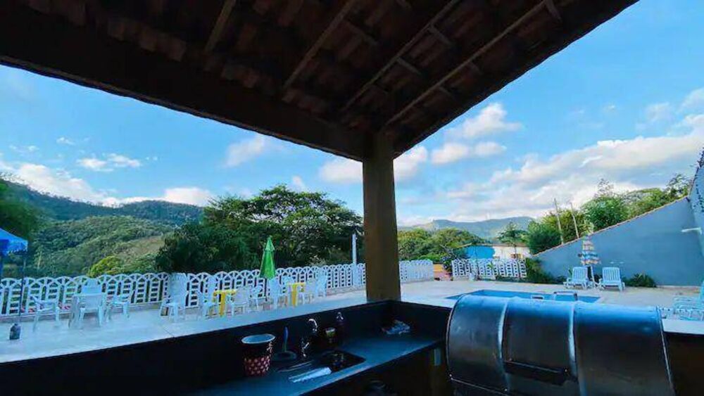 Chácara à venda com 4 quartos, 1500m² - Foto 2