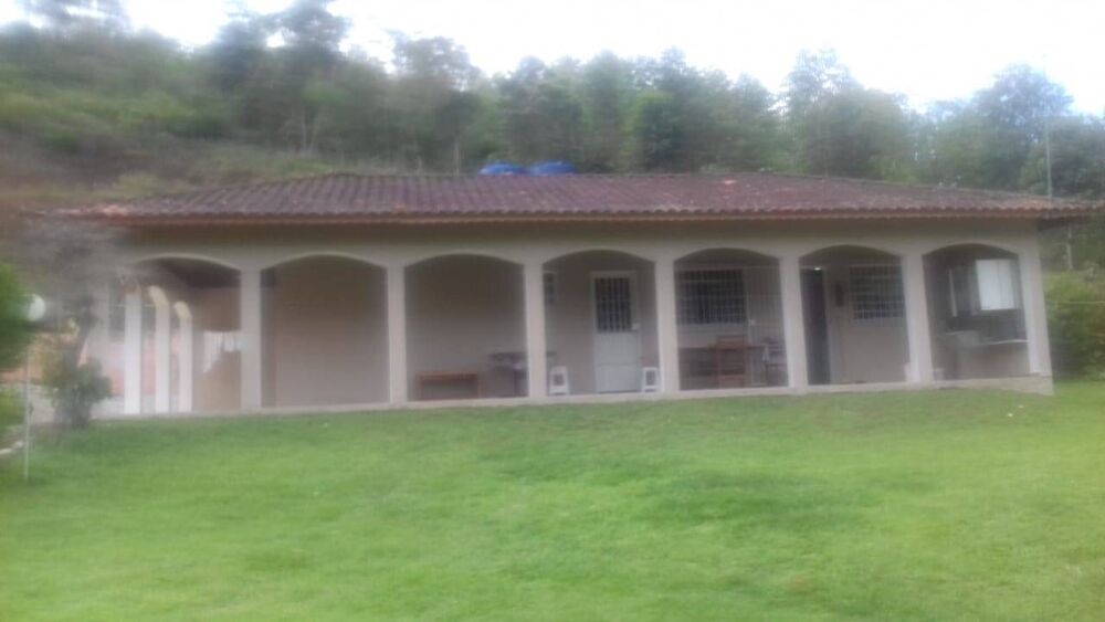 Chácara à venda com 3 quartos, 200m² - Foto 2