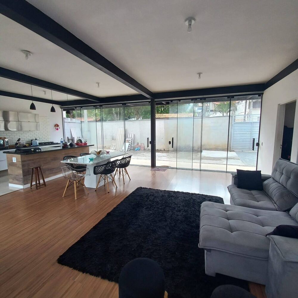 Casa à venda com 2 quartos, 180m² - Foto 1