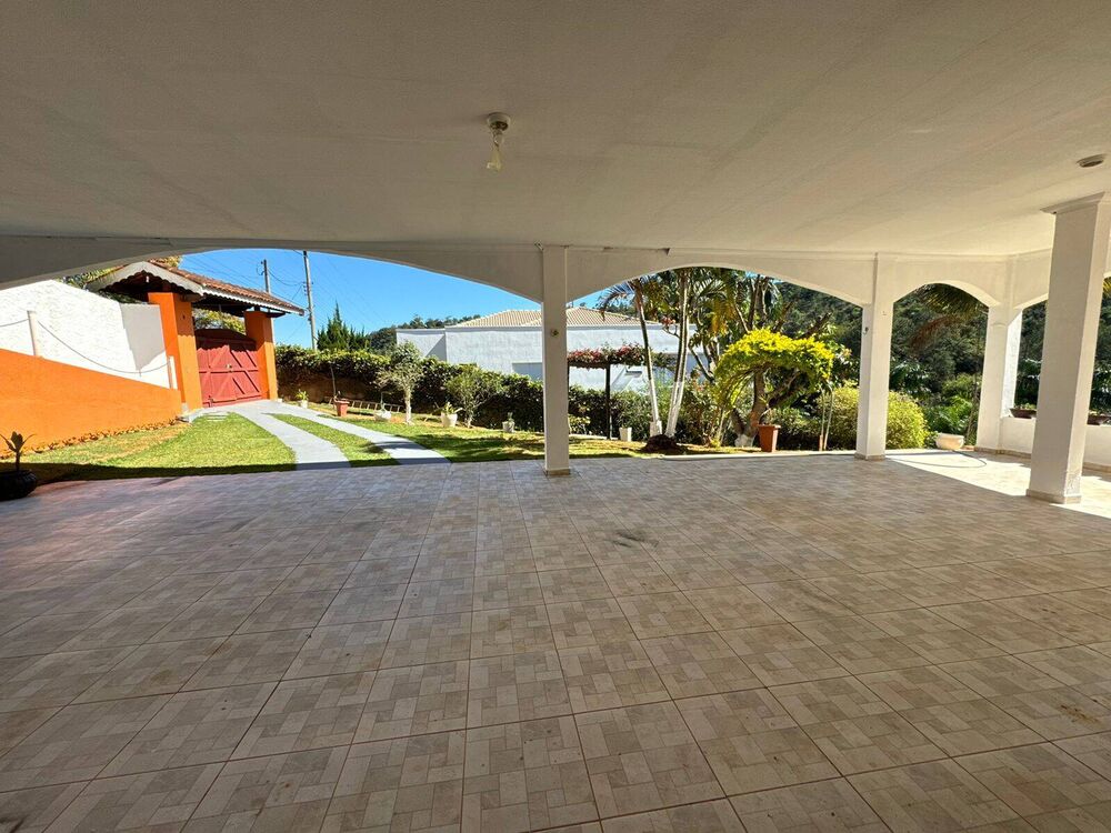 Casa à venda com 4 quartos, 390m² - Foto 1