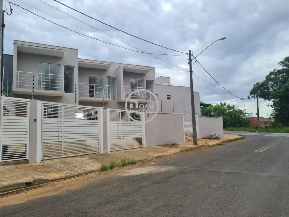 Casa à venda com 2 quartos, 64m² - Foto 3