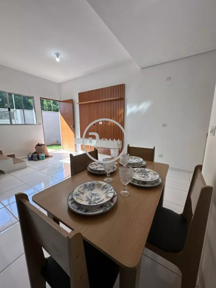 Casa à venda com 2 quartos, 64m² - Foto 1