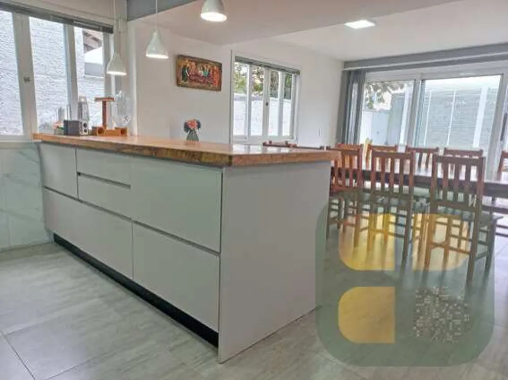 Casa, 5 quartos, 168 m² - Foto 1