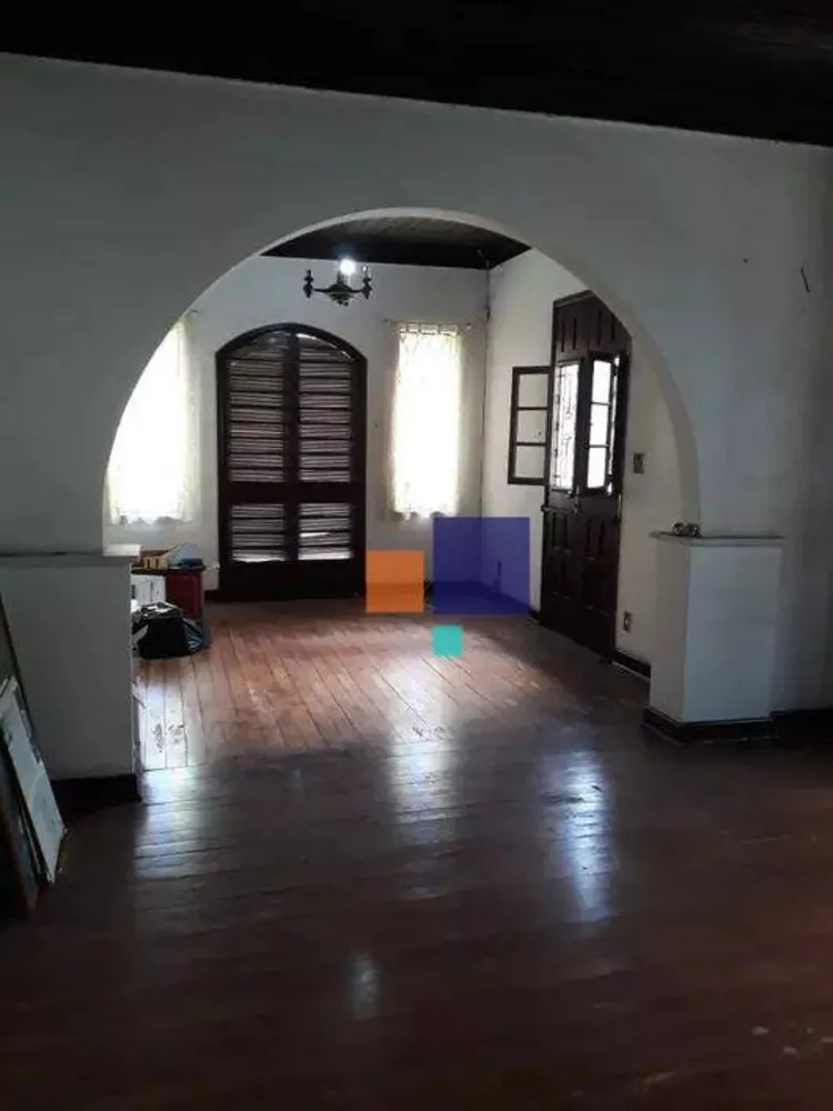 Casa à venda com 3 quartos, 190m² - Foto 1