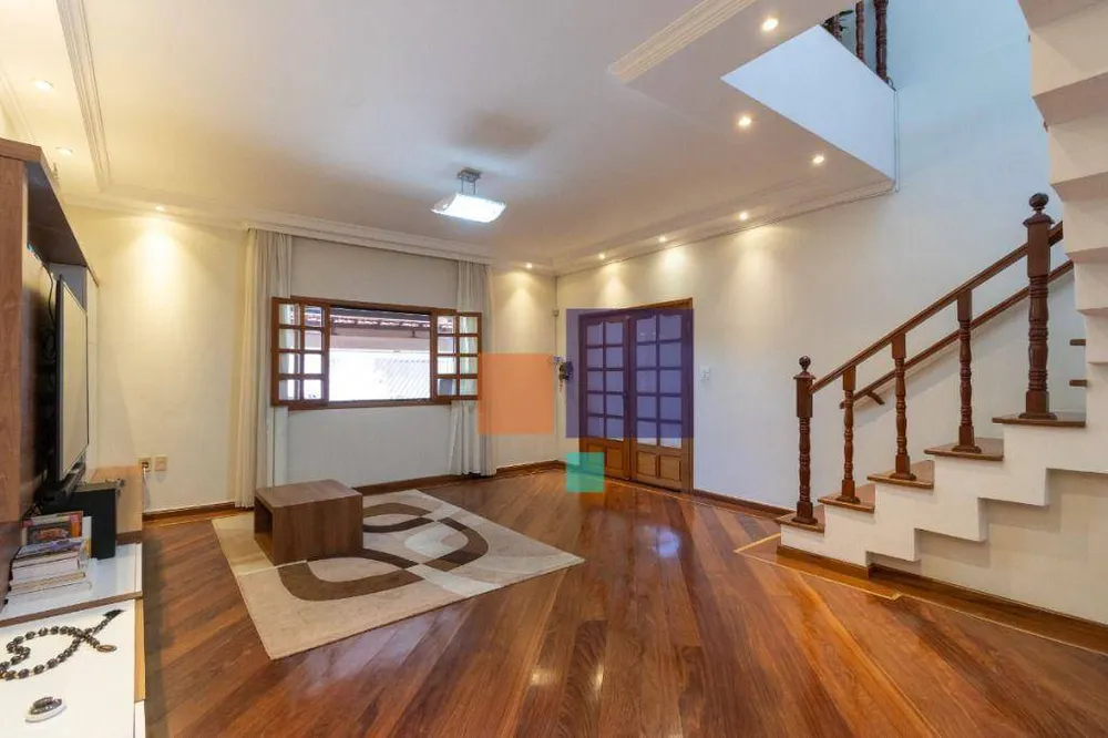 Sobrado, 3 quartos, 241 m² - Foto 1