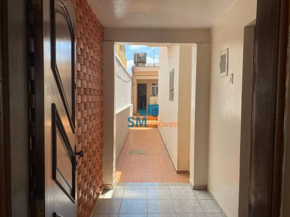 Sobrado à venda com 5 quartos, 236m² - Foto 2