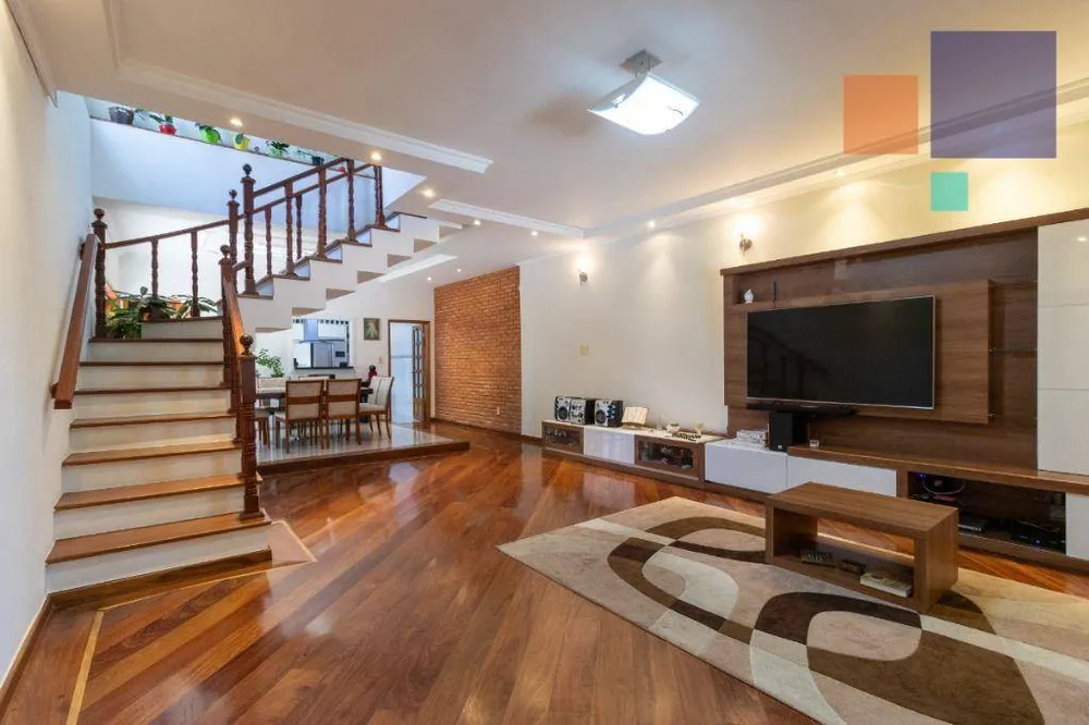 Sobrado, 3 quartos, 241 m² - Foto 1