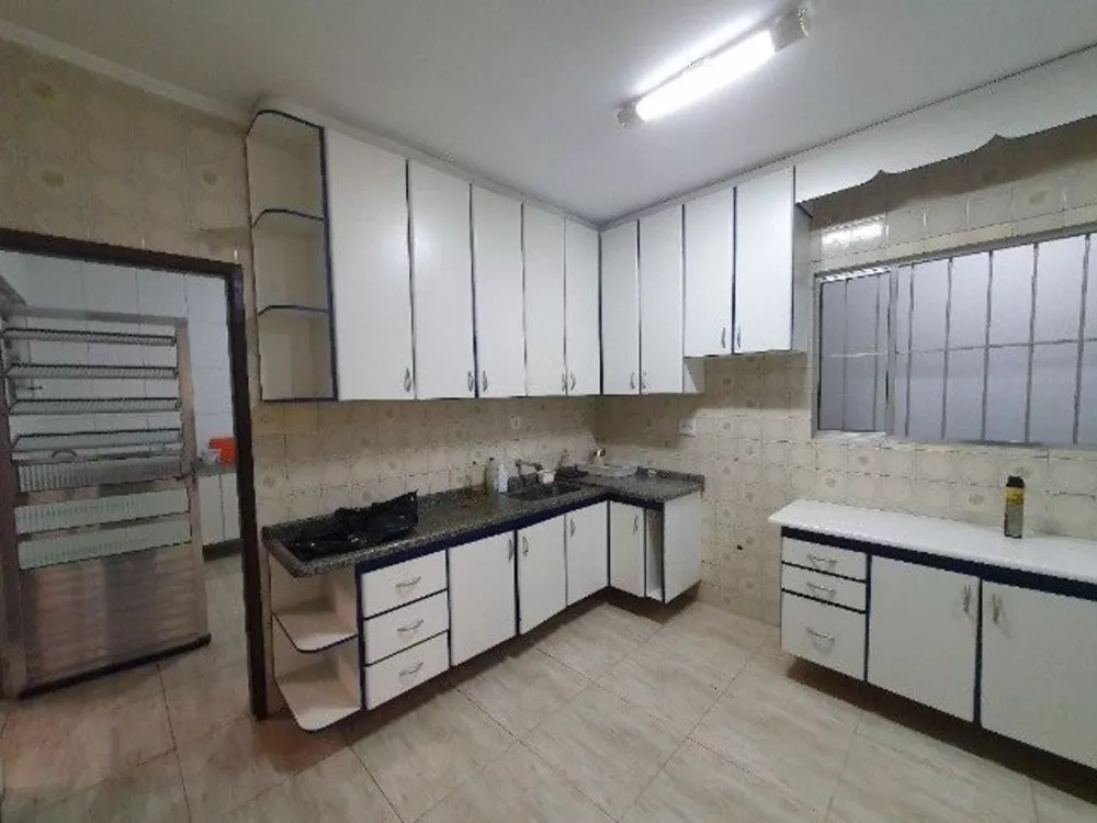 Casa à venda com 2 quartos, 360m² - Foto 2