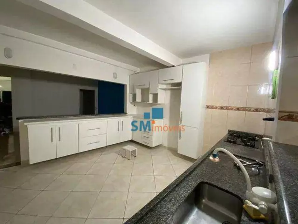 Casa à venda com 7 quartos, 220m² - Foto 3