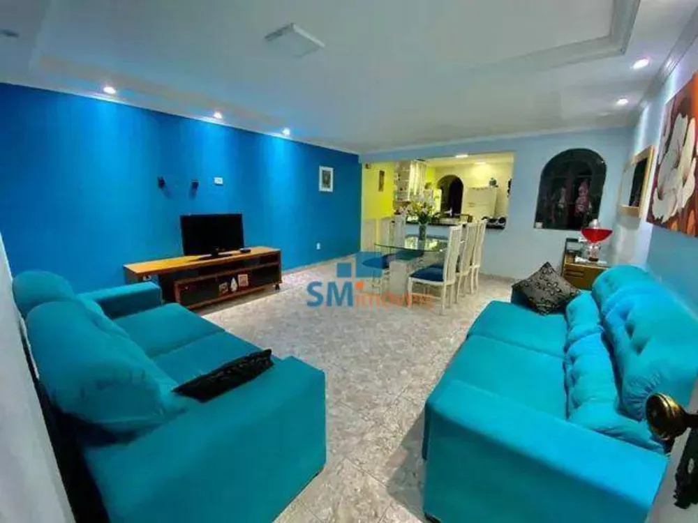 Casa à venda com 7 quartos, 220m² - Foto 1