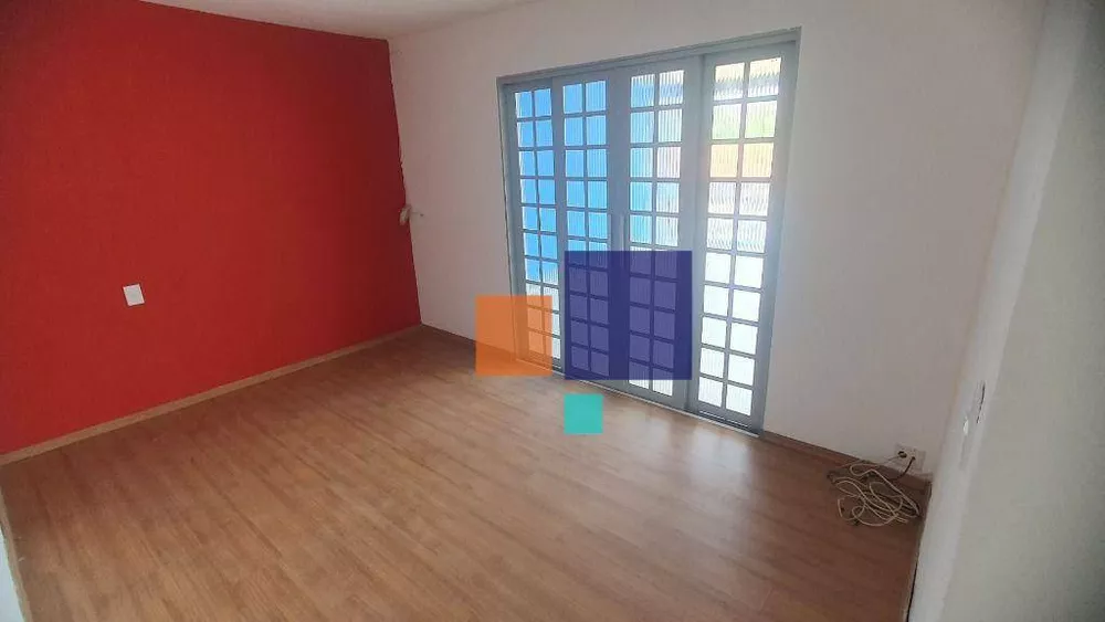 Casa à venda com 5 quartos, 210m² - Foto 1