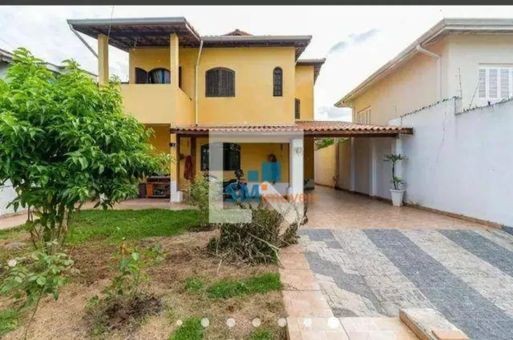 Sobrado à venda com 3 quartos, 200m² - Foto 1