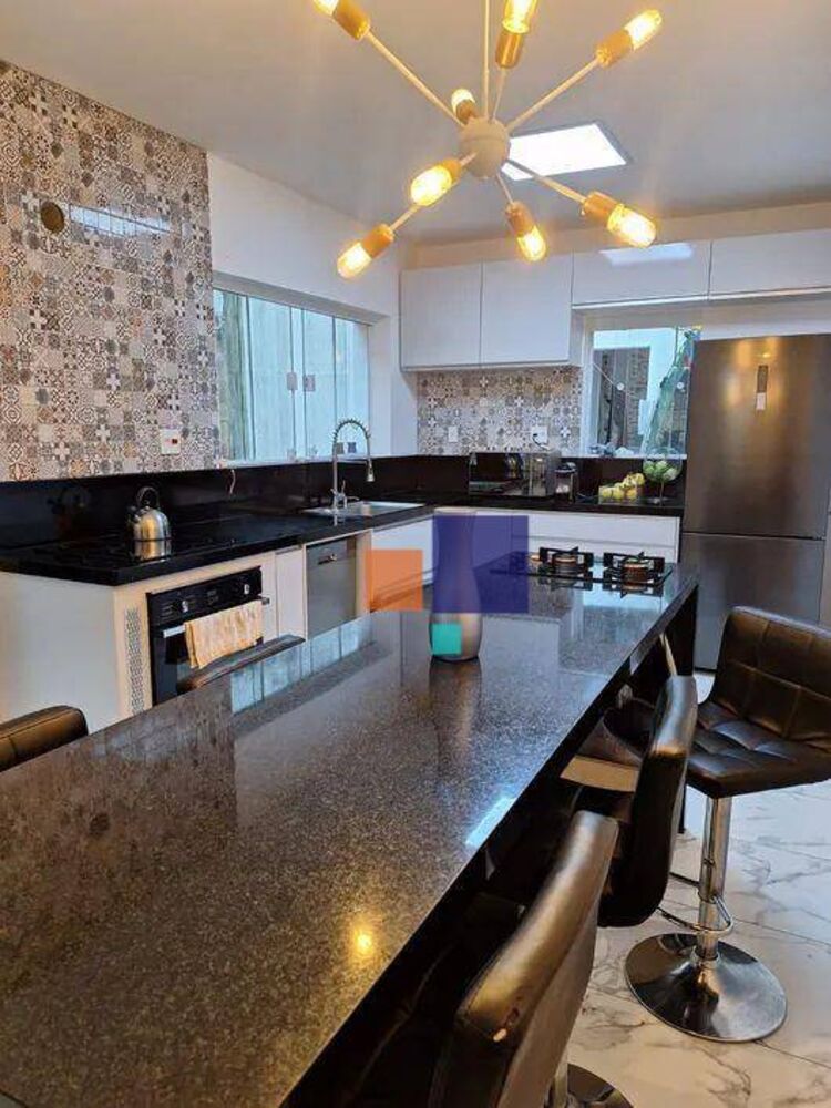 Sobrado, 3 quartos, 270 m² - Foto 1