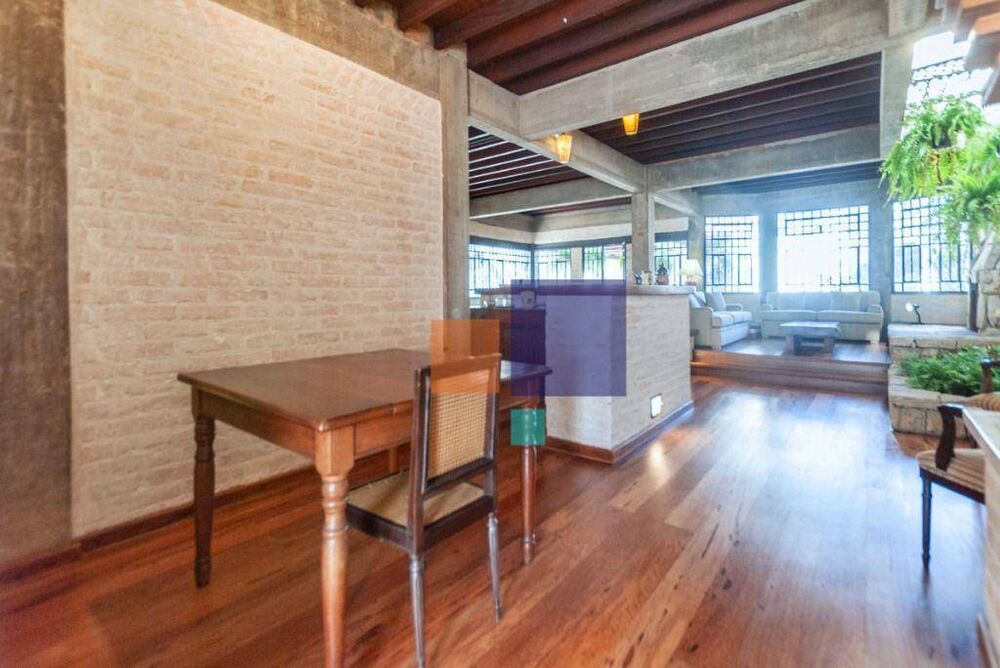 Casa à venda com 3 quartos, 230m² - Foto 1