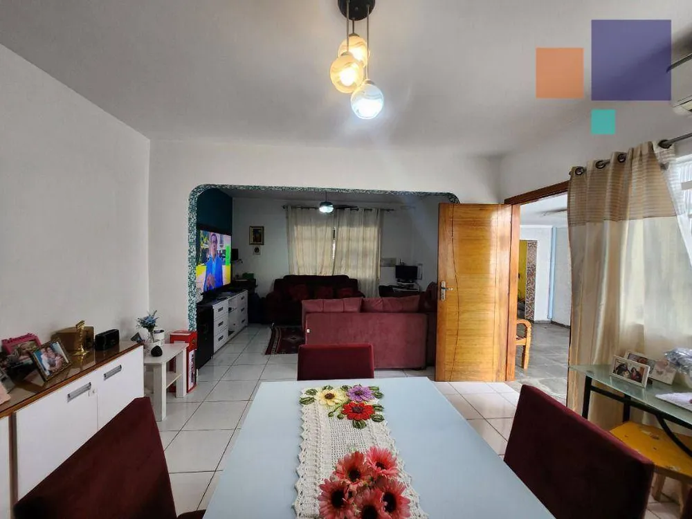 Casa, 4 quartos, 195 m² - Foto 1