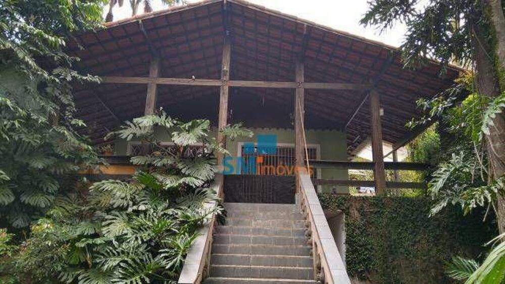 Casa à venda com 6 quartos, 1080m² - Foto 1