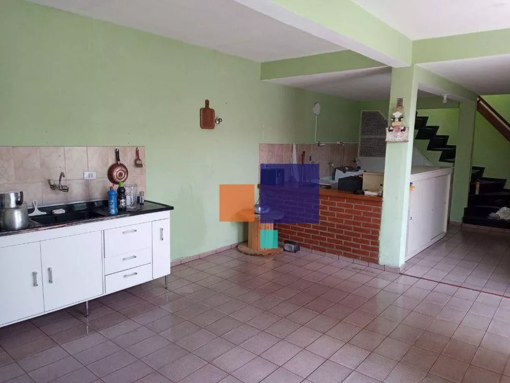 Casa à venda com 3 quartos, 250m² - Foto 4