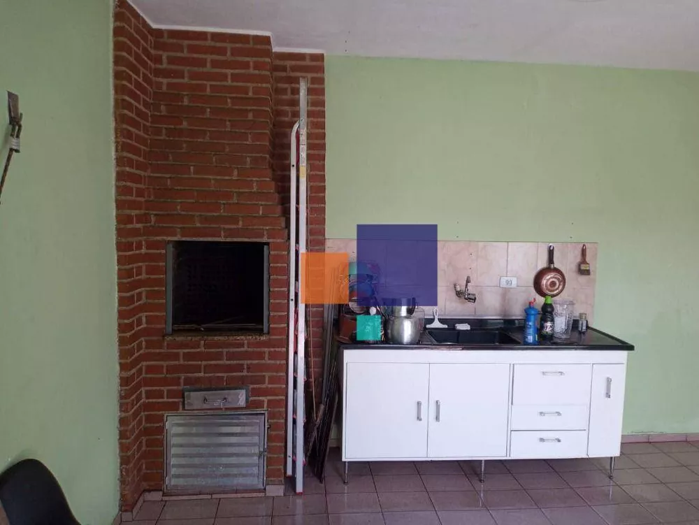 Casa à venda com 3 quartos, 250m² - Foto 2