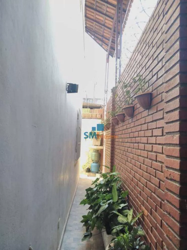 Casa à venda com 2 quartos, 250m² - Foto 3