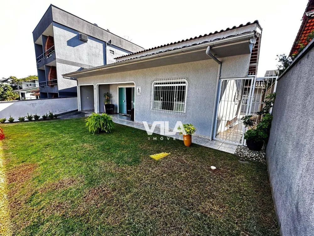 Casa, 4 quartos, 195 m² - Foto 1