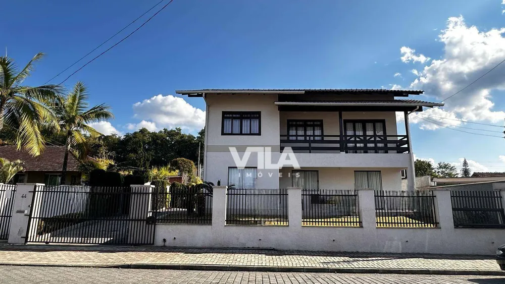 Casa, 6 quartos, 305 m² - Foto 1